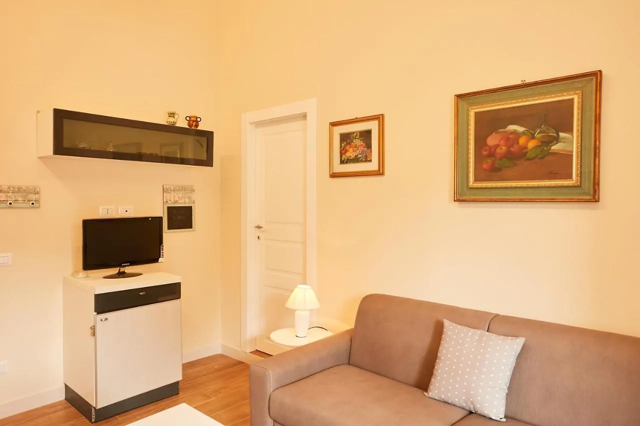 Napoli Fuori Apartment 0*, Naples